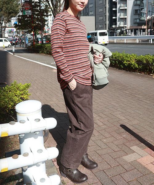 52 カーキ