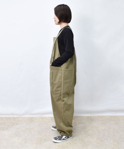 52 カーキ