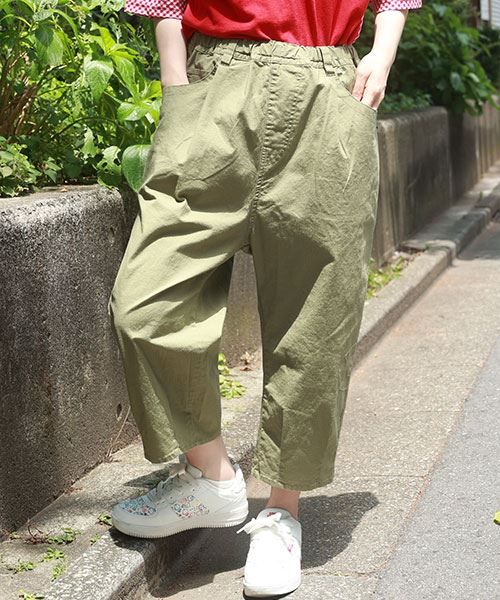 52 カーキ