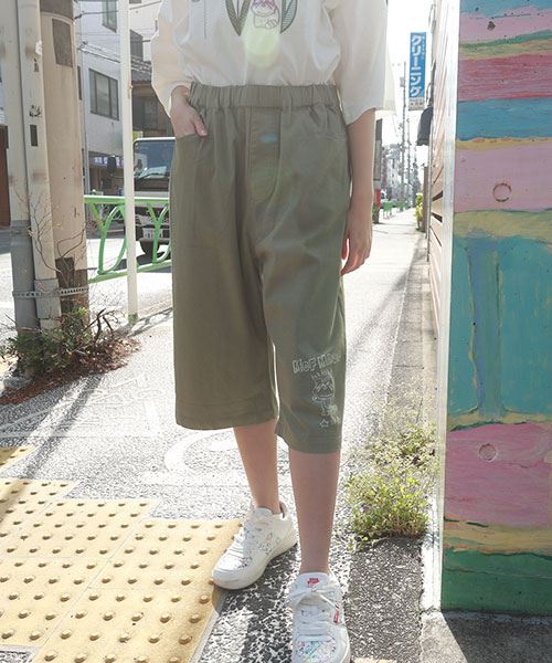 52 カーキ